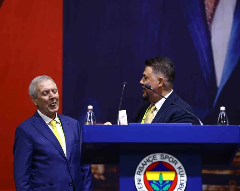 Toplantıda Fenerbahçe Başkanı Aziz Yıldırım’ın, Sadettin Saran yönetimine eleştiride bulunması sonrası önceki dönem Yöne