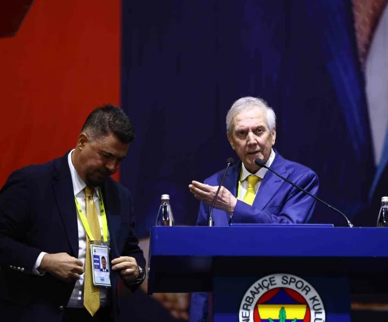 Toplantıda Fenerbahçe Başkanı Aziz Yıldırım’ın, Sadettin Saran yönetimine eleştiride bulunması sonrası önceki dönem Yöne