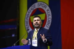 Fenerbahçe eski yönetim kurulu üyesi İlker Alkun, mali genel kurulda konuşma yaparken