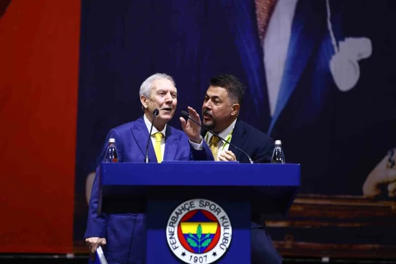 Toplantıda Fenerbahçe Başkanı Aziz Yıldırım’ın, Sadettin Saran yönetimine eleştiride bulunması sonrası önceki dönem Yöne