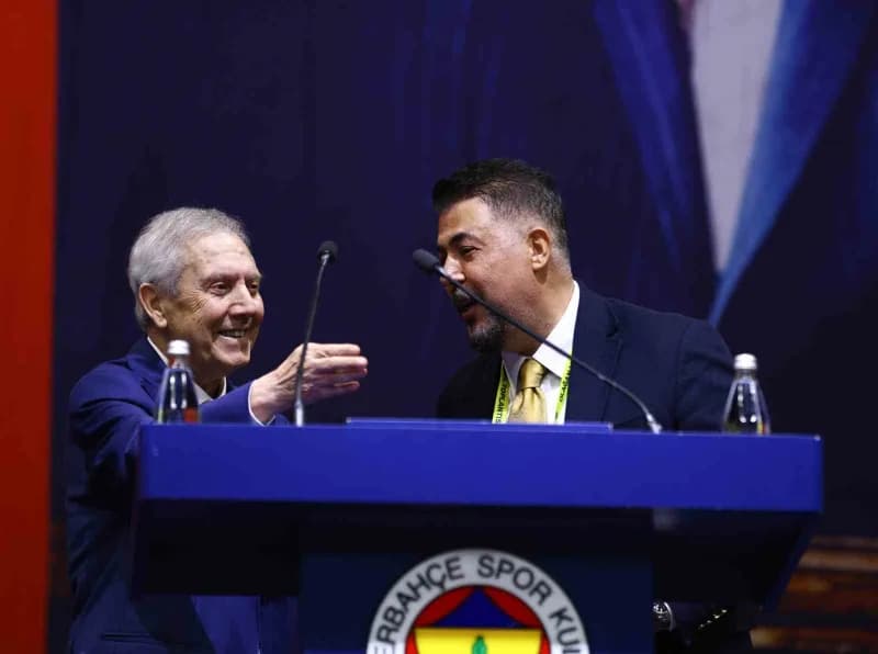 Toplantıda Fenerbahçe Başkanı Aziz Yıldırım’ın, Sadettin Saran yönetimine eleştiride bulunması sonrası önceki dönem Yöne