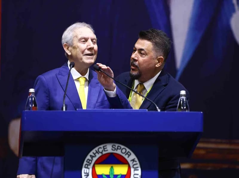 Toplantıda Fenerbahçe Başkanı Aziz Yıldırım’ın, Sadettin Saran yönetimine eleştiride bulunması sonrası önceki dönem Yöne