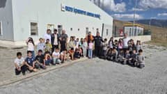 Erzurum Oltu içme suyu arıtma tesisini gezen ilkokul öğrencileri ve tesis yetkilileri