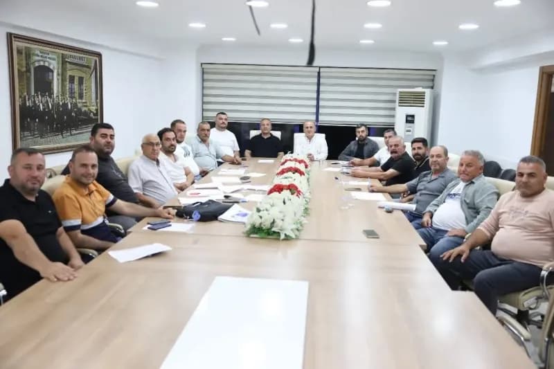 İncirliova’da 40. Geleneksel Deve Güreşi Festivali hazırlıkları kapsamında toplantı yapan yetkililer
