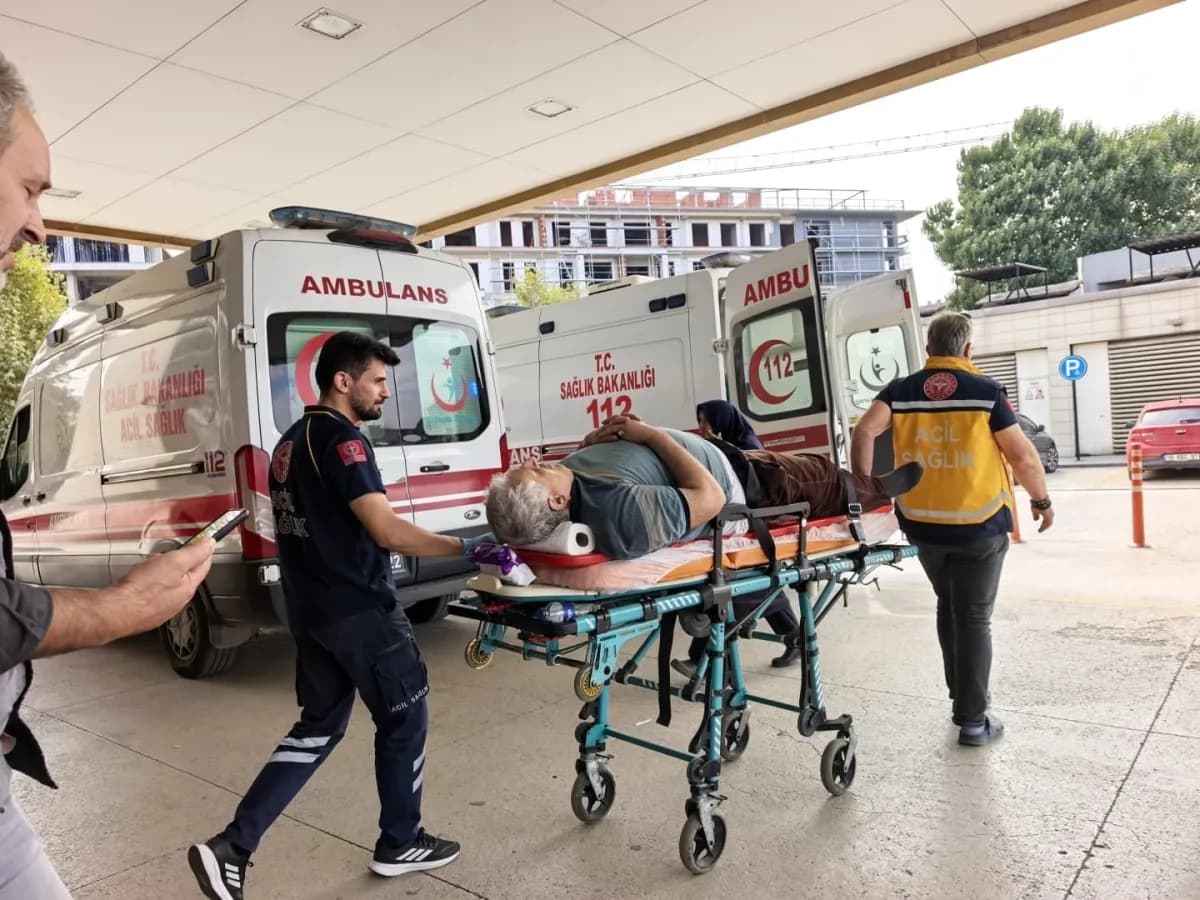 Bursa’nın İnegöl ilçesinde evinin çatısına tamirat yapmak için çıkan 57 yaşındaki adam, merdivenden indiği sırada denges