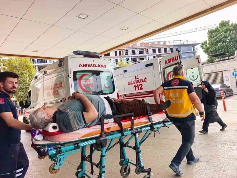 Bursa’nın İnegöl ilçesinde evinin çatısına tamirat yapmak için çıkan 57 yaşındaki adam, merdivenden indiği sırada denges