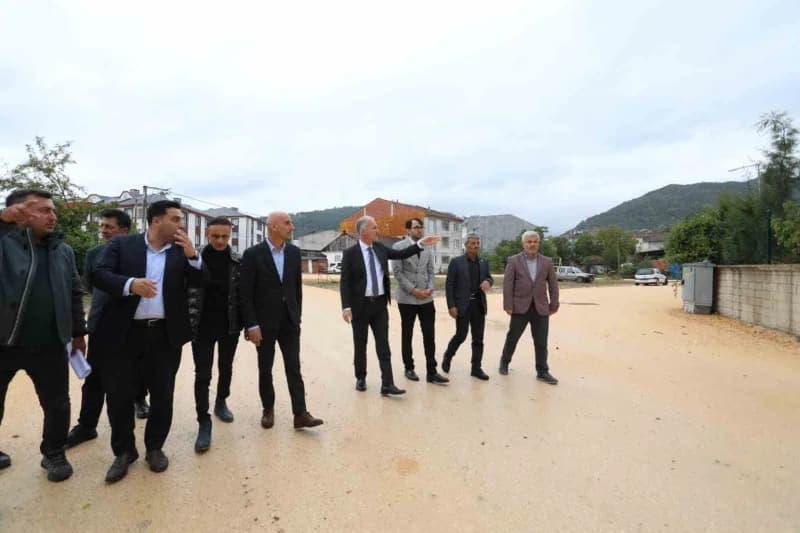 İnegöl Belediyesi, Cerrah Mahallesinde Yeni yapılaşmaların olduğu bölgede 27 sokağın sathi kaplaması için çalışma başlat