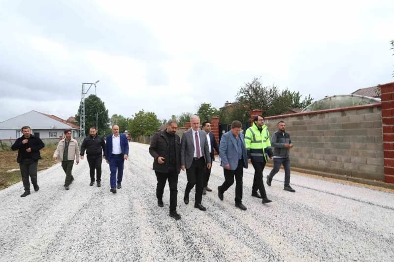 İnegöl Belediyesi, Kurşunlu Mahallesinde yapılaşmanın başladığı bölgelerde 8 sokakta 1300 metre uzunluğunda sathi kaplam