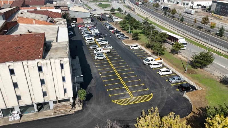 İnegöl Ertuğrulgazi Caddesi'nde mobilya sanayisi bölgesinde yeni açılan 165 araçlık otopark alanı