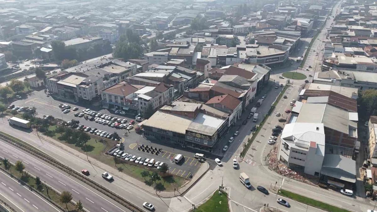 İnegöl Belediyesi, 165 araçlık otoparkın yapımı tamamlandı. Hem bölge esnafının hem de mobilya almak için gelen misafirl