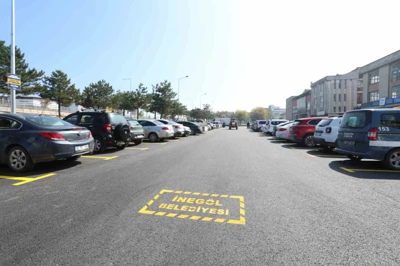 İnegöl Belediyesi, 165 araçlık otoparkın yapımı tamamlandı. Hem bölge esnafının hem de mobilya almak için gelen misafirl