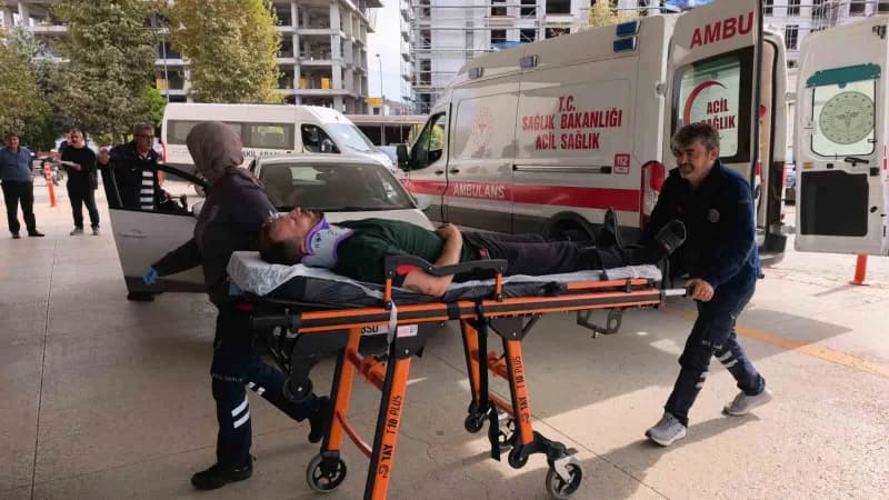 Bursa’nın İnegöl ilçesinde ticari taksi ile otomobilin çarpışması sonucu meydana gelen kazada 2 kişi yaralandı.