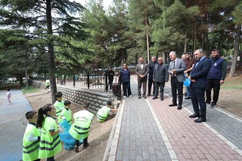 İnegöl Belediyesi, 20 Eylül Dünya Temizlik Günü çerçevesinde şehir genelinde farkındalık oluşturmak hedefiyle 4 günlük T