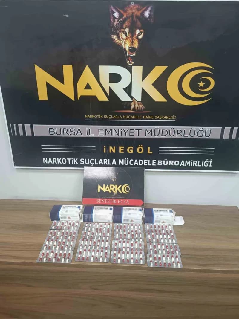 Bursa İnegöl’de uyuşturucu operasyonunda ele geçirilen sentetik ecza kutuları