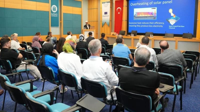 İnönü Üniversitesi Turgut Özal Kongre ve Kültür Merkezi’nde düzenlenen uluslararası akademik iş birliği konferansı