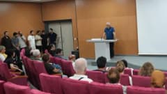 İnönü Üniversitesi Merkezi Derslikte dijital podyum ve ses-görüntü sistemleri kullanımı eğitimi alan akademisyenler