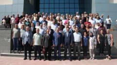 İnönü Üniversitesinde protokol eğitimi sırasında katılımcılar ve eğitmen Nihat Aytürk