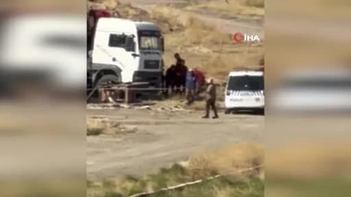 Ankara Sincan Yenikent'te inşaat alanında vinç ve sağlık ekipleri
