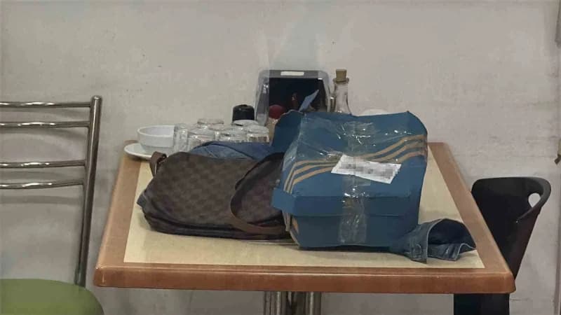 Eskişehir’de bir lokanta işletmecisi, internet üzerinden bin TL’ye sipariş ettiği 30 adet plastik tabak yerine kargodan
