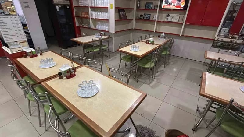 Eskişehir’de bir lokanta işletmecisi, internet üzerinden bin TL’ye sipariş ettiği 30 adet plastik tabak yerine kargodan