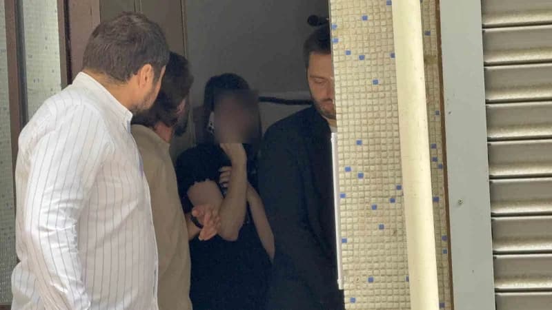 Samsun’un İlkadım ilçesinde intihar amacıyla çatıya çıkan 22 yaşındaki ABD vatandaşı Serilla Collins (22) adlı kadın, ko