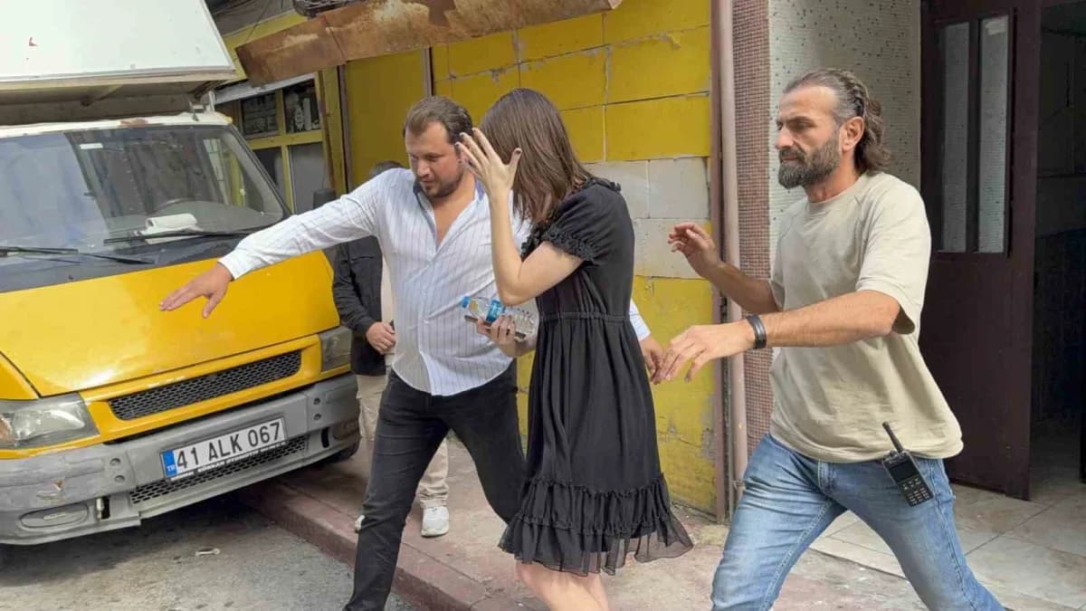 Samsun’un İlkadım ilçesinde intihar amacıyla çatıya çıkan 22 yaşındaki ABD vatandaşı Serilla Collins (22) adlı kadın, ko