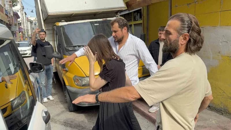 Samsun’un İlkadım ilçesinde intihar amacıyla çatıya çıkan 22 yaşındaki ABD vatandaşı Serilla Collins (22) adlı kadın, ko