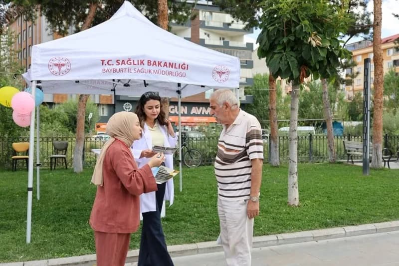 Bayburt’ta Dünya İntiharı Önleme Günü kapsamında İl Sağlık Müdürlüğü tarafından kurulan bilgilendirme standı