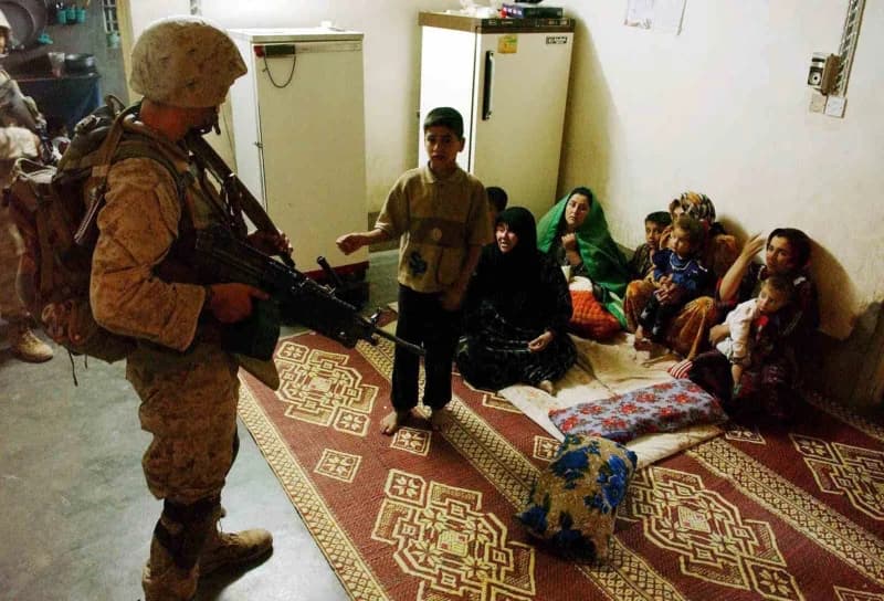 ABD ordusu, kimyasal silah bulunduğu bahanesiyle işgal ettiği Irak’tan 23 yıl sonra çekildi. Amerikan işgali ülkede isya