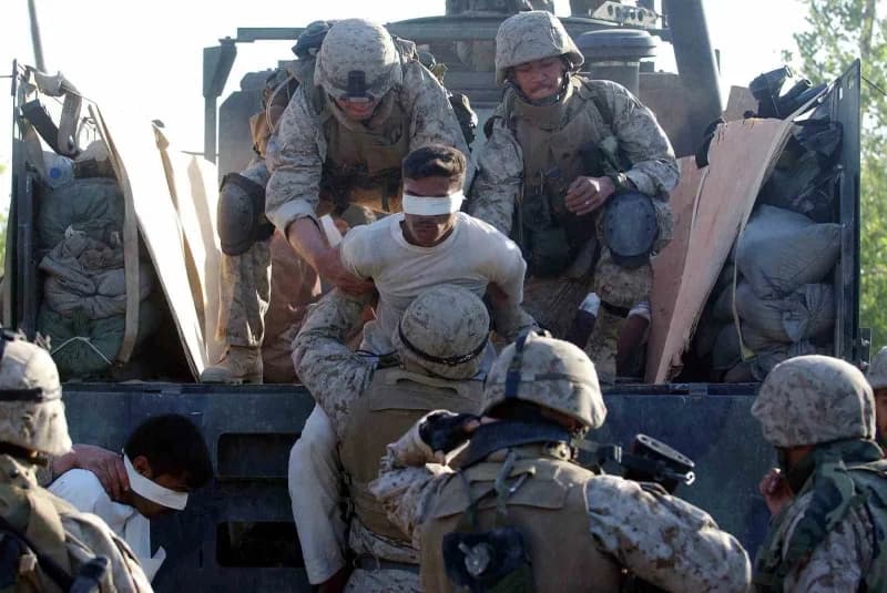 ABD ordusu, kimyasal silah bulunduğu bahanesiyle işgal ettiği Irak’tan 23 yıl sonra çekildi. Amerikan işgali ülkede isya