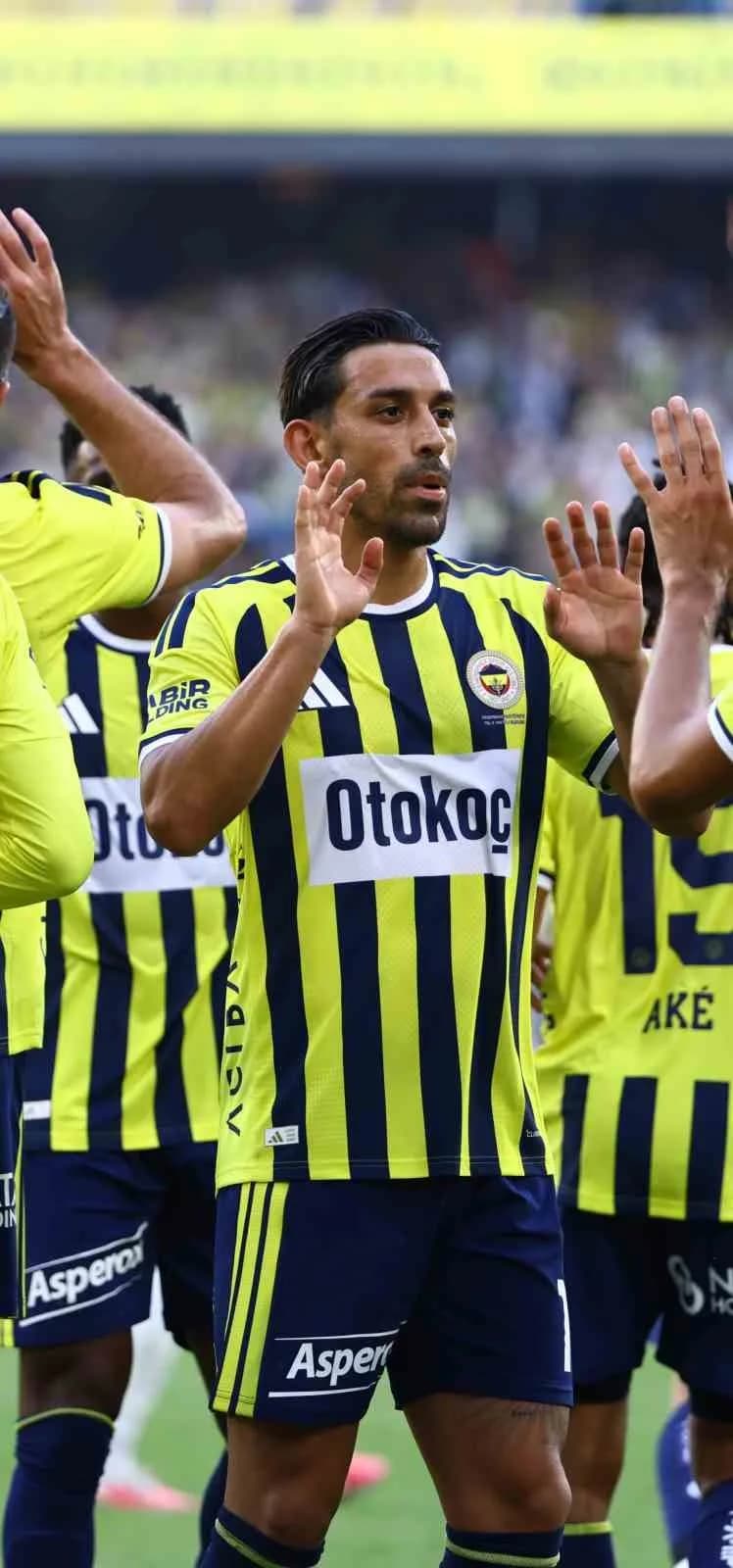 İrfan Can Kahveci, Fenerbahçe formasıyla Eyüpspor maçında gol sevinci yaşarken