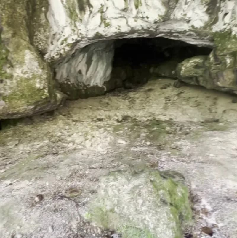 Sivas’ın Gürün ilçesinde bulunan Şuğul Kanyonu içerisinde bulunan İsli Mağara, görüntüsü ile dikkatleri üzerine topluyor