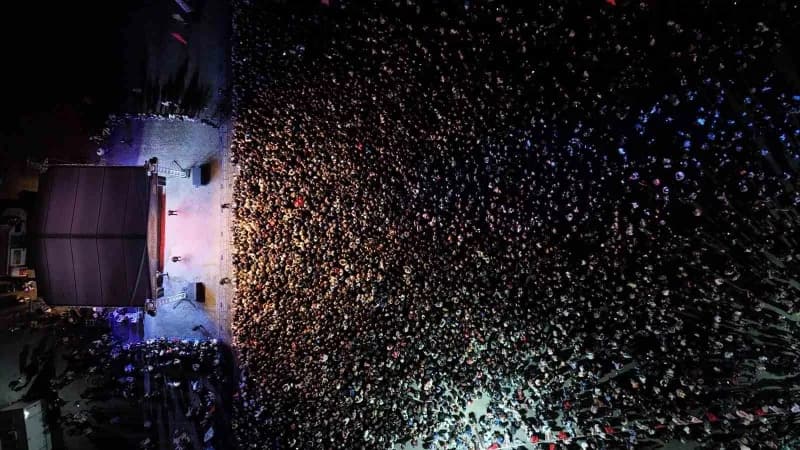 Karadeniz müziğinin sevilen sanatçısı İsmail Türüt, Çekmeköy’de sahne aldı. Binlerce vatandaşın katıldığı konserde sevil