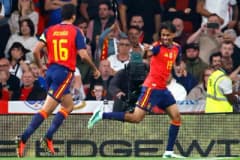 UEFA Uluslar Ligi maçında İspanya ve İngiltere futbolcuları Wembley Stadyumu'nda mücadele ediyor