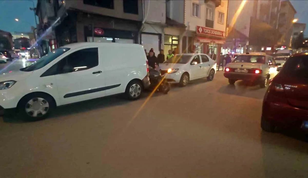 Isparta'da meydana gelen zincirleme trafik kazasında motosiklet sürücüsü yaralandı.