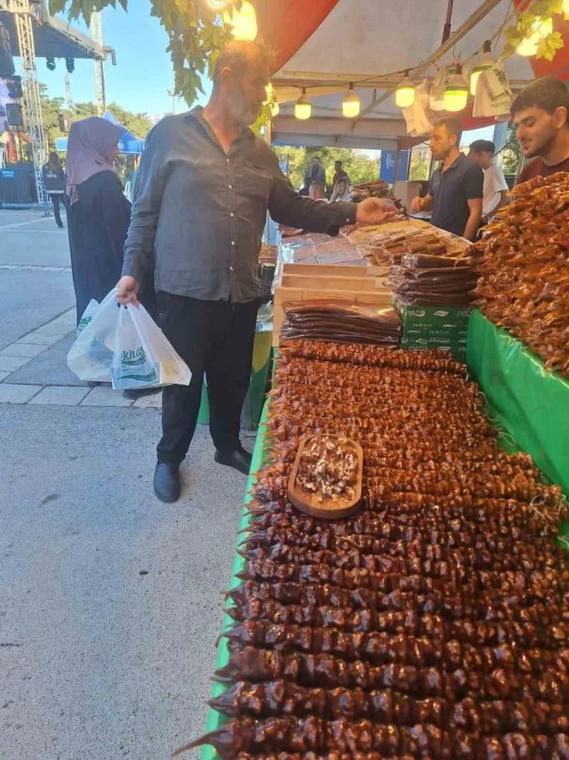 İstanbul'da Diyarbakır Yöresel Ürünler ve Ciğer Festivali düzenlendi.