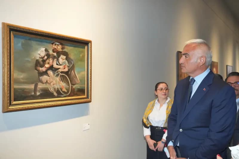 Açılış vesilesiyle Atatürk Kültür Merkezi’nde üç sergiyi gezdiğini belirten Ersoy, birbirinden değerli çalışmaların ziya