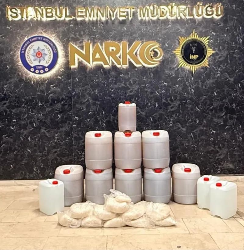 Operasyonlarda toplam 551 kilo 450 gram metamfetamin ile 40,5 kilogram sentetik kannabinoid (AM-2201) hammaddesi ele geç