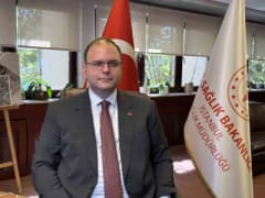İstanbul İl Sağlık Müdürü Doç. Dr. Abdullah Emre Güner sağlık hizmetleri hakkında açıklama yaparken