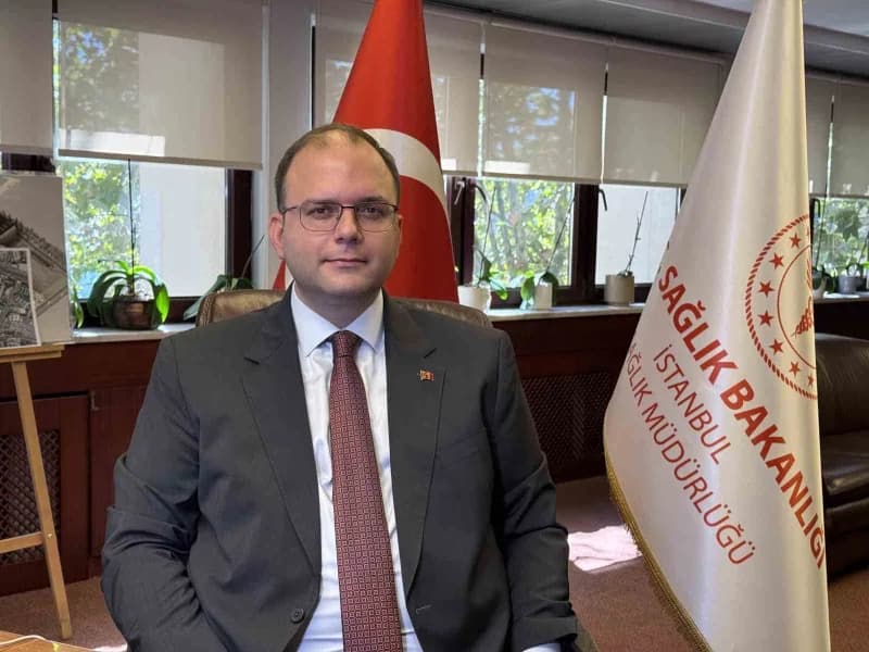 İstanbul İl Sağlık Müdürü Doç. Dr. Abdullah Emre Güner sağlık hizmetleri hakkında açıklama yaparken