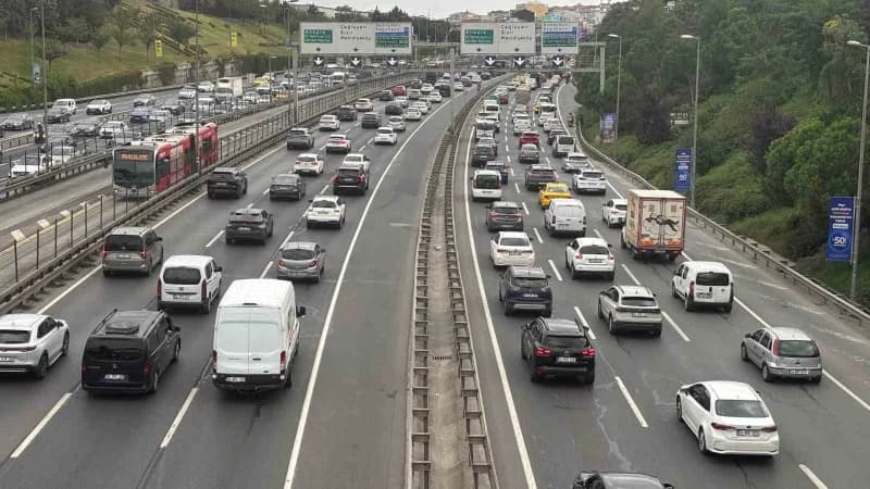İstanbul'da sabah saatlerinde Trafik Yoğunluğu yaşandı. Yoğunluk saat 08.41 itibariyle yüzde 71 olarak ölçülürken, Mecid