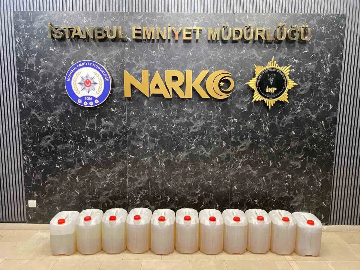 İstanbul’da polis ekiplerinin tırın yakıt deposunda ele geçirdiği sıvı metamfetamin