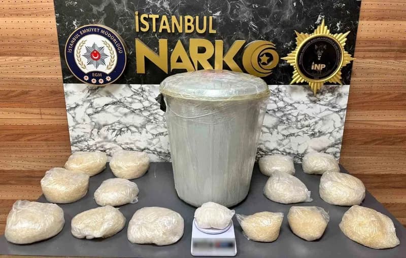 İstanbul’da düzenlenen 4 ayrı uyuşturucu operasyonunda 8 şüpheli yakalandı, yüklü miktarda uyuşturucu ve uyuşturucu yapı