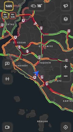 İstanbul’da sabah saatlerinde başlayan yağış nedeniyle trafikte yoğunluk oluştu, araç kuyrukları gözlendi