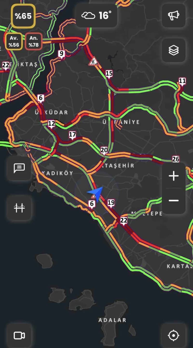 İstanbul’da sabah saatlerinde başlayan yağış nedeniyle trafikte yoğunluk oluştu, araç kuyrukları gözlendi
