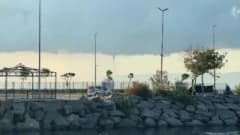 İstanbul Yalova semalarında deniz üzerinde oluşan huni şeklinde hortum görüntüsü