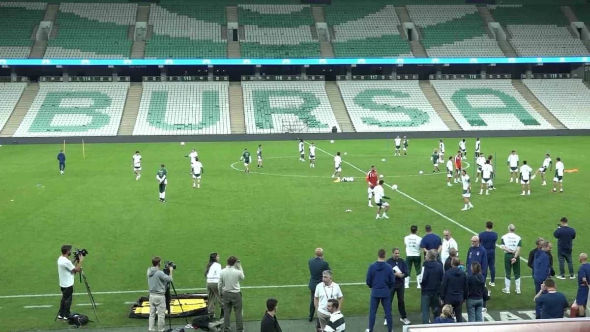 İtalya Milli Takımı oyuncuları Bursa'da Türkiye maçı öncesi antrenman yapıyor