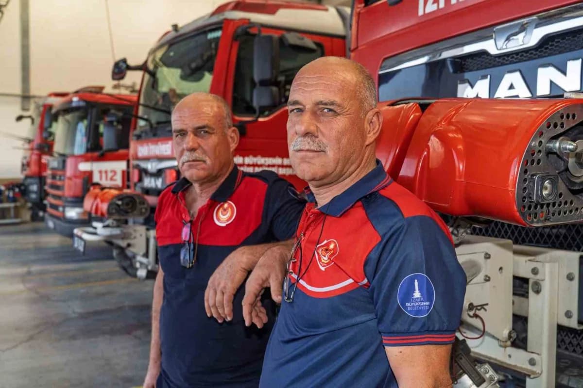Ahmet ve Mehmet Berber, aynı gün doğdu, aynı gün itfaiyeci oldu, aynı gün evlendi. İki kardeş, 33 yıldır İzmir’in dört b