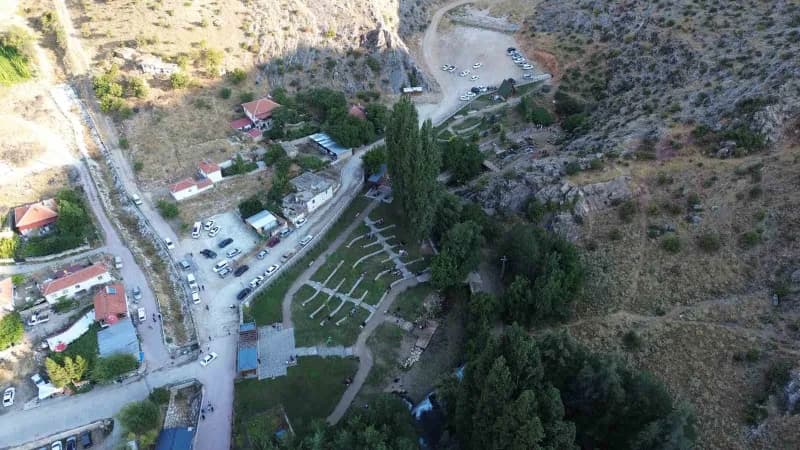 Konya'nın Halkapınar ilçesinde bulunan ve UNESCO Dünya Mirası Geçici Listesi'nde yer alan yaklaşık 3 bin yıllık İvriz Ka