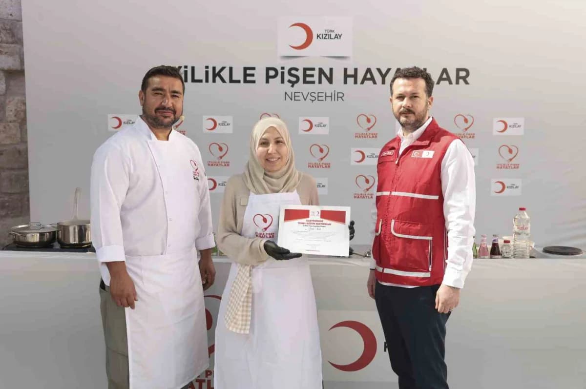 Türk Kızılay’ın depremden etkilenen kadınların istihdama katılımını desteklemek amacıyla yürüttüğü "İyilikle Pişen Hayat